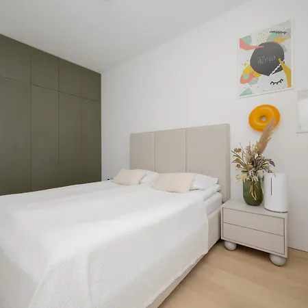 Stylish Grzybowska By Renters Apartment