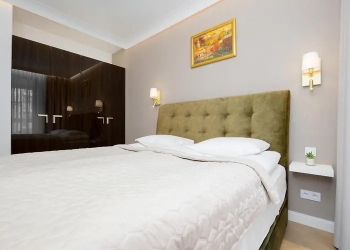 Stylish Grzybowska By Renters Apartman