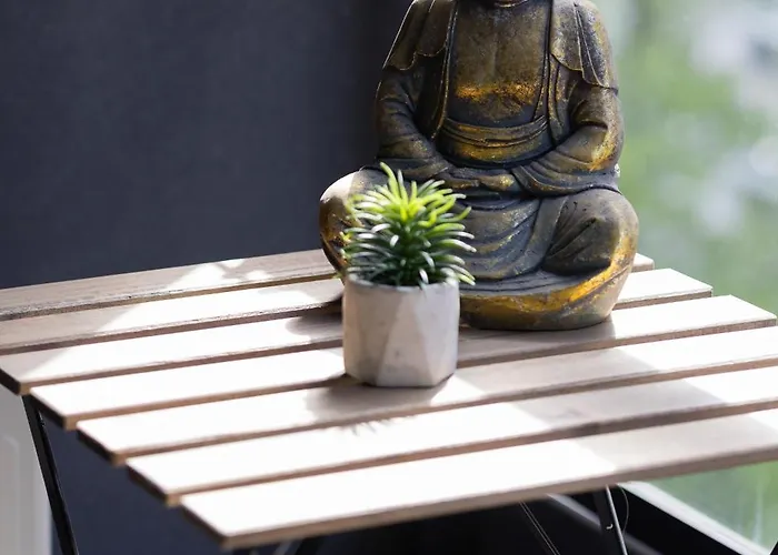 Stylish Grzybowska By Renters Apartman